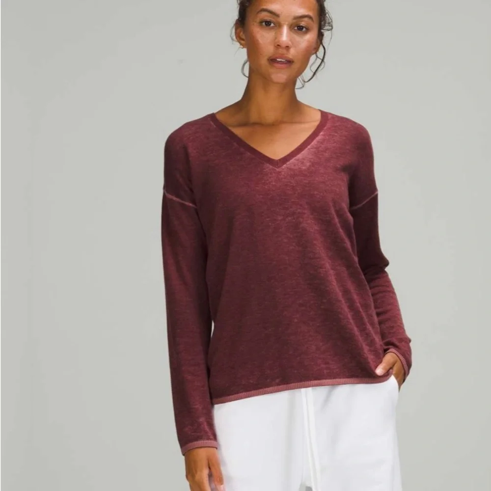 Lululemon Cashlu V-Neck Sweater
Red Merlot / Spiced Chai - Picture 1 of 8